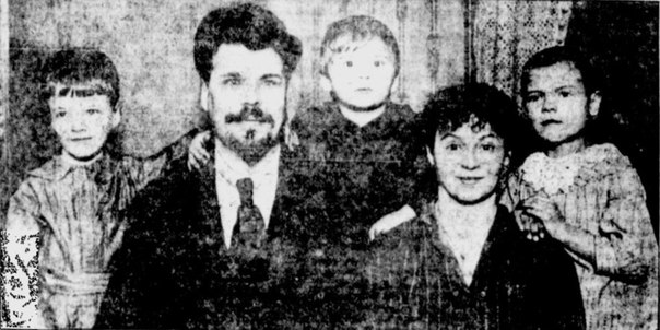 Илиодор, его дети и жена. 1923