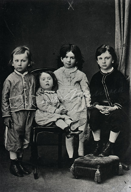 Дети Льва Толстого. Илья, Лев, Татьяна, Сергей. 1870 год