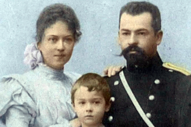 Супруги Коллонтай с сыном Мишей